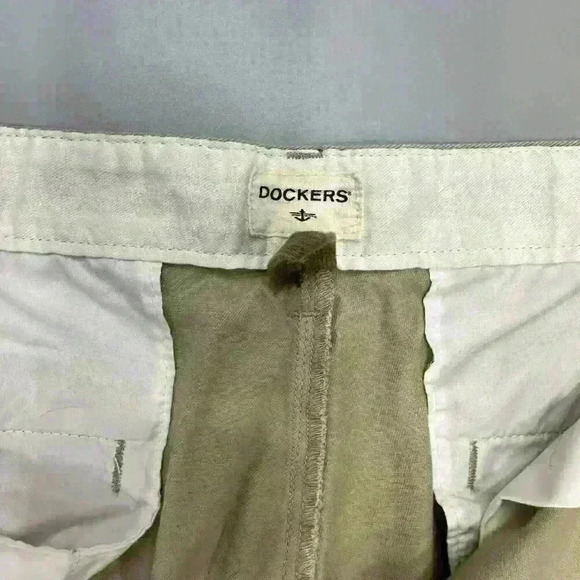 Men's Dockers Khaki Shorts - Size 34 - Flat Front Chinos - Picture 3 of 5